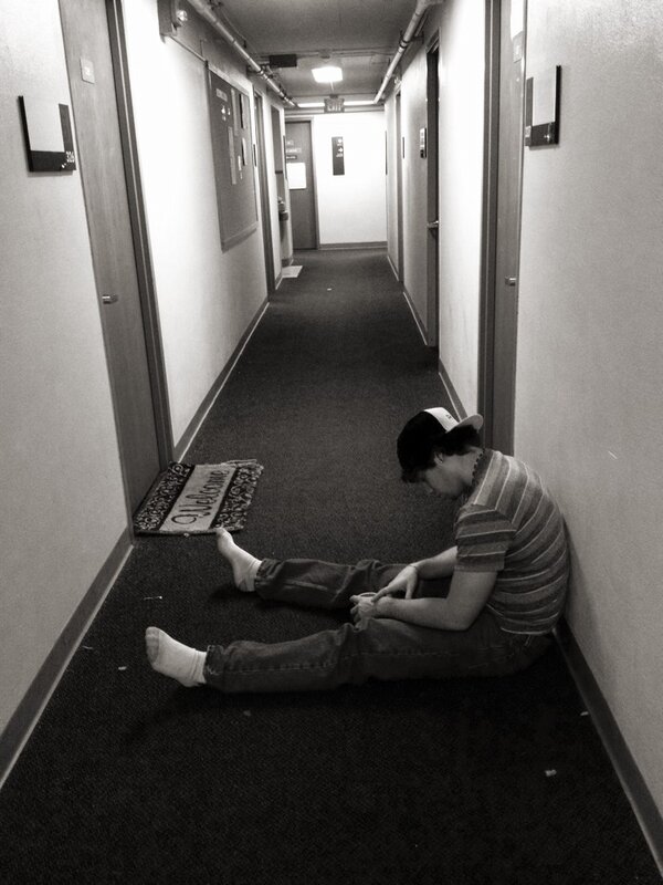 Rs_n_Bons's tweet image. Passed out in the hallway #meBro