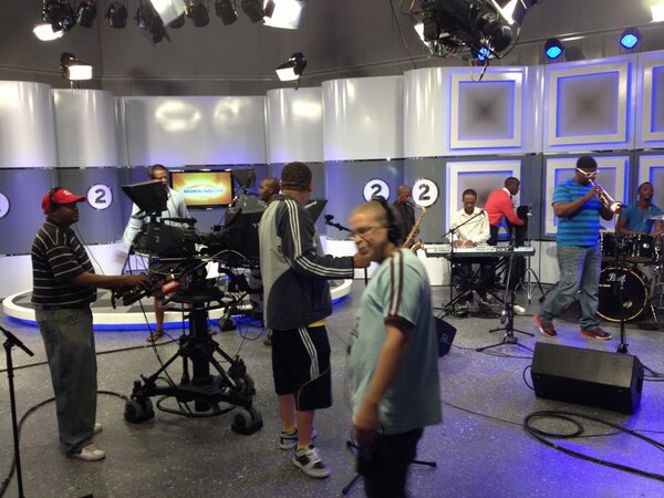 tumimok's tweet photo. @LilNoise killing it onwknd live http://t.co/3tdNp7InWL