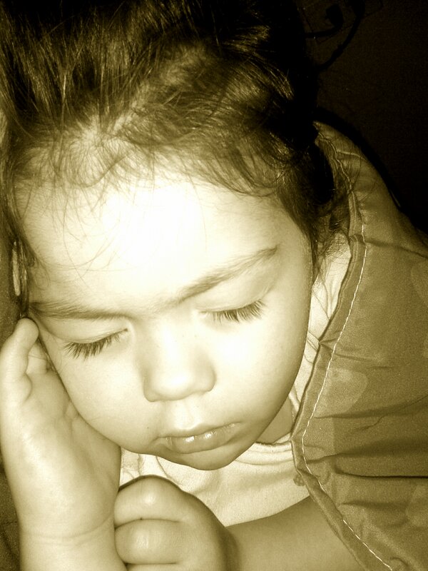MizzL0L0's tweet photo. 5am and I still can't sleep. So I guess I'll just watch her sleep until she wakes up. #LoveMyPrincess #AuntiesGirl http://t.co/YpYiyxCQzB