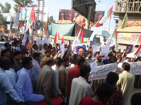 OfficialMQM's tweet photo. Picture11:SukkurZone Demonstration Against PirMazharul Haq's Bias remarks2not allow #Hdyerabad University #SaveHydUni http://t.co/MHc0GdlzYP