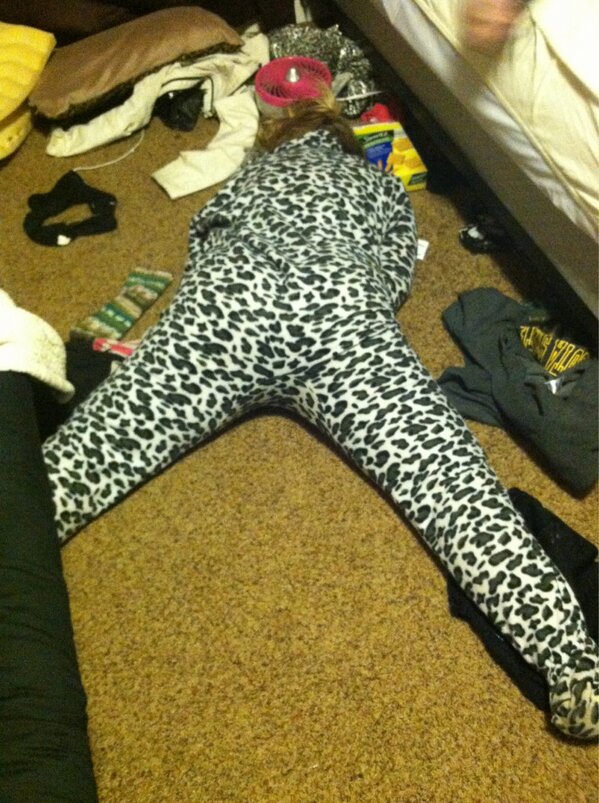 Cassaundraxoxo's tweet photo. S/o to my little cutie @hayley_severson for being a party animal. #getitgirl http://t.co/BfTj3C25ce
