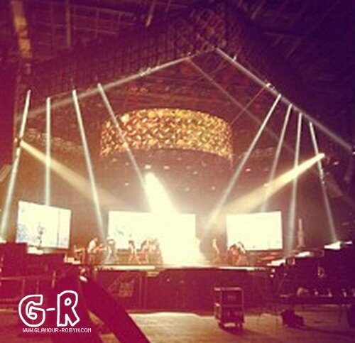 FOTOS: Escenario Oficial del Rihanna Diamonds World Tour BD429AaCQAA52lt