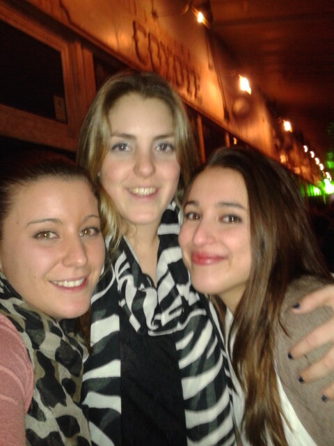 miriambg91's tweet photo. Coyote #night#friends#love http://t.co/D0GkQl0SbV