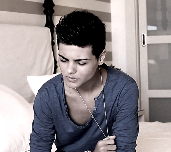 94Kooketa's tweet photo. Mi Novio'!! :* http://t.co/l9z3nNoJlg