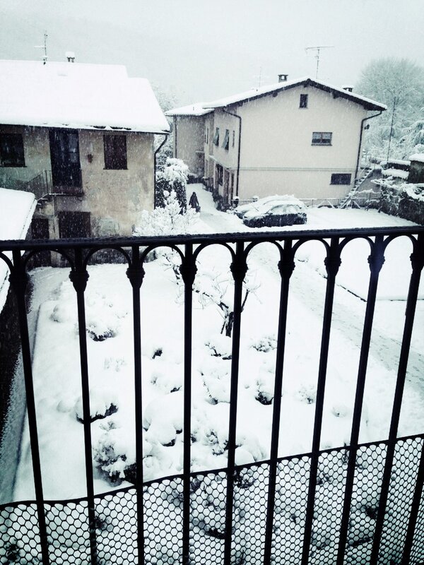 15 cm di #Neve , e nevica ancora tantissimo