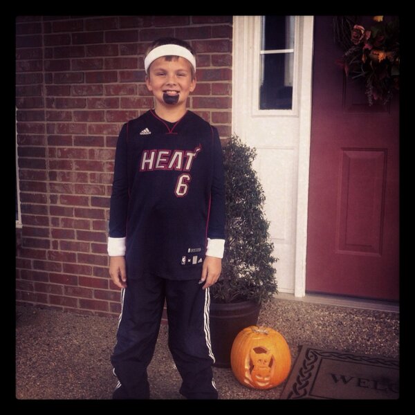 KingJames's tweet photo. RT @ChristyReneeCox: @KingJames big time fan! http://t.co/iFHcFvoZPB(that's cool!! Tell the little guy I said thanks for the support)