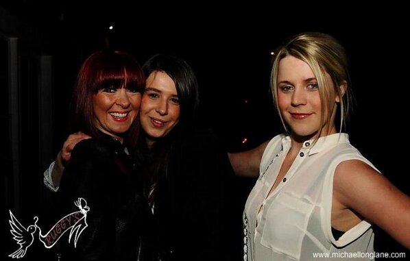 lesleyratcliff3's tweet photo. Me...Emma...jodie....Lord hill...The Taste....x http://t.co/lJxXt1v58G