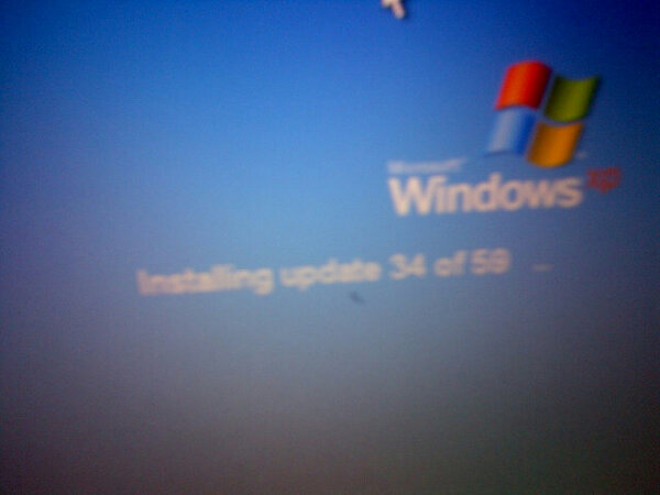 sarahcoll_14's tweet image. Been shutting down for 2 hours lol haven't seen u in a while #oldcomp