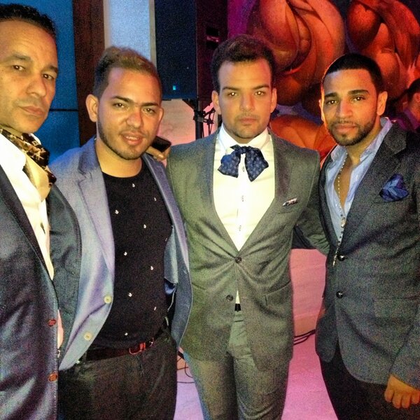 EmilioIncUS's tweet photo. @henrysantos @rayroQ cheverisimo anoche! Saludos ! #henrysanto #SoniaSosa #party http://t.co/4YTt77YpqT