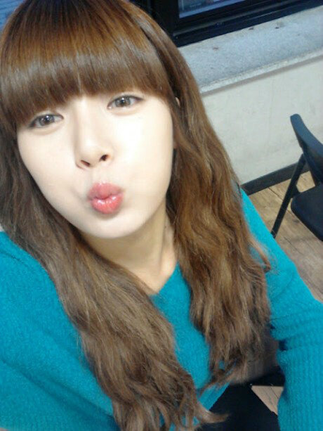 ClauuBB_vip_nn's tweet photo. Que bonita es hyuna sin maquillaje (/♥\) http://t.co/Not1bx6my4