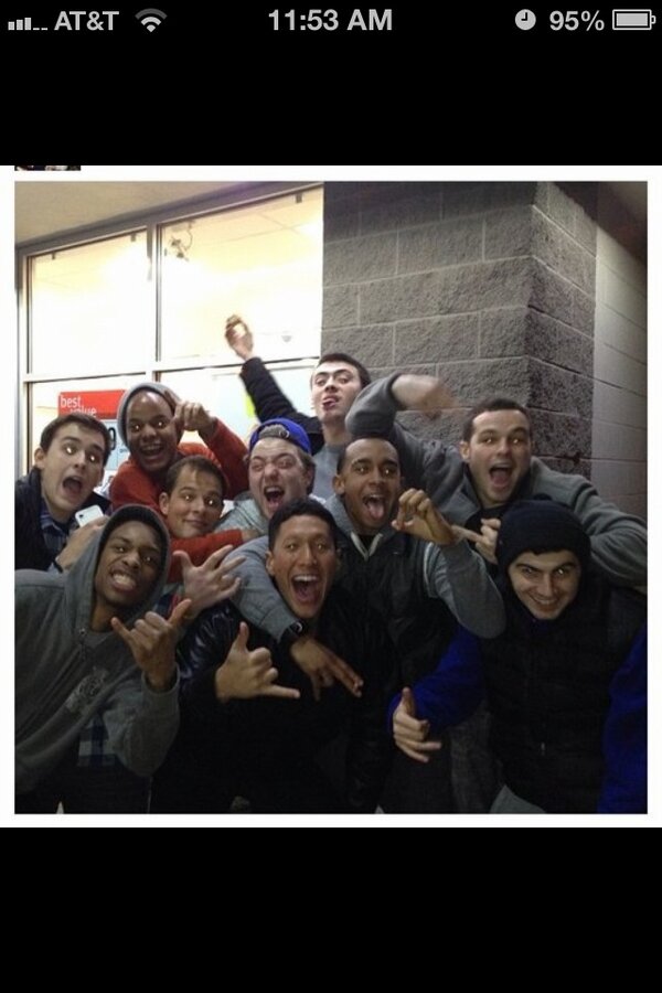 SuedeEH_'s tweet photo. we was on the block #theSev lmao @Wming16 @moosey_EH @memo_EH @gladtobedann @jacksonc088 @chrismycass_EH @Geobey_EH http://t.co/wLHUQbKsP4