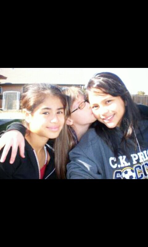 LopezM1055's tweet image. I won't leave you out Yesenia!!!! Hahaha. #embarrassingaf #hilarious #ewww #throwbacck @Chachiii12 @DavisBailie