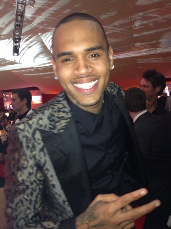 emilypostnews's tweet photo. @ChrisBrown at Elton Johns Oscar bash. Tells me "Rihanna is rehearsing" http://t.co/4xJ9JYY9Cs