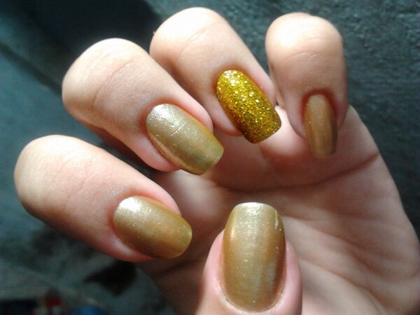 nicoledamigo's tweet photo. #RedCarpetE #Oscar2013 @eonlinebrasil http://t.co/Yg9OrnEowW