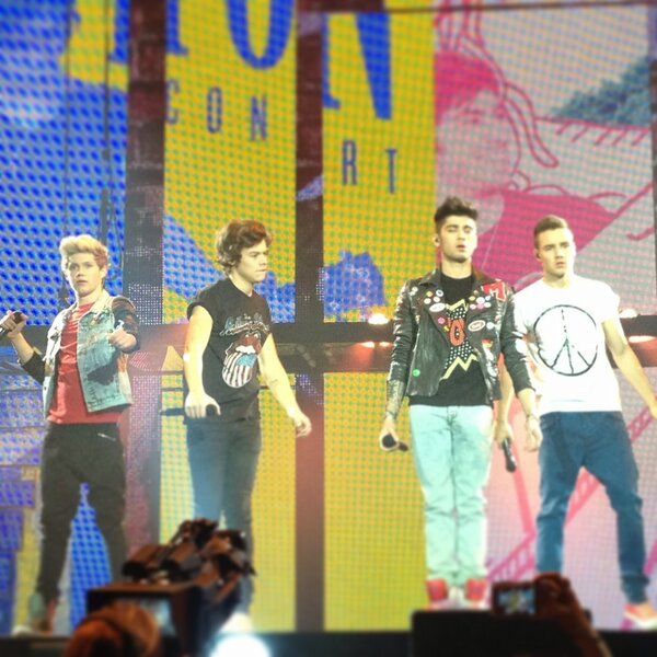 Jess_Pagee's tweet image. How close was I tho?! @NiallOfficial  @Harry_Styles #OneDirectionTour #OneDirection #amazing