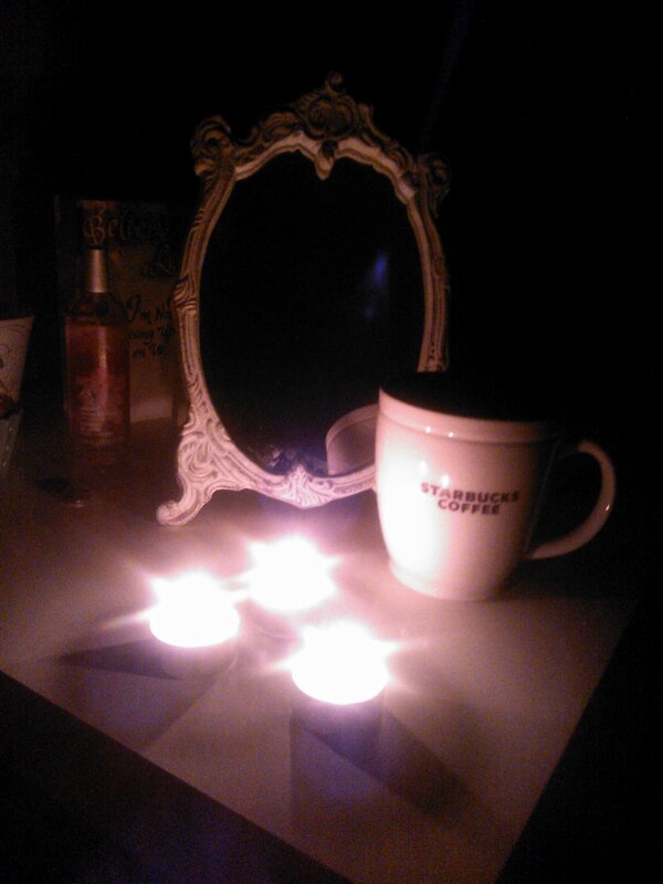 AnnieEwa's tweet image. #NightLondon #ChoseSleepinsteadofOscars #Oscars #sleep #greentea #Starbucks #nightnight #candles