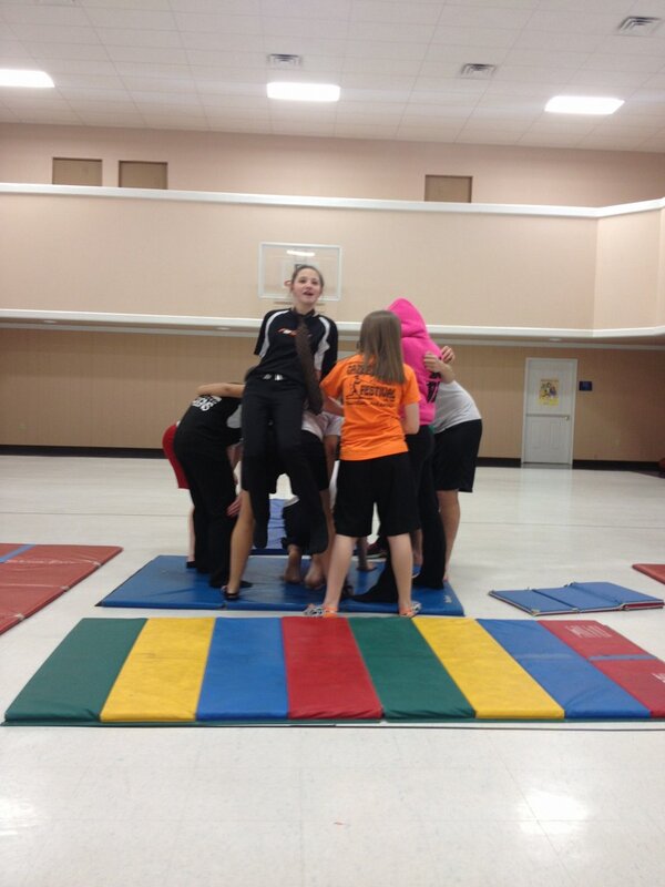 ForwardStudents's tweet photo. #ForwardStudents at #FAF2013 practice....just goofing around. http://t.co/9IQwNCUl3l