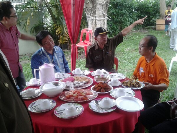 afizz08's tweet photo. Antara jamuan yg disediakn sms pelancaran PKKR di Tmn Lip Sin @RelaPenang @Rela_TimurLaut @Romli_PG @Chitrajah http://t.co/d2J3248Gbg