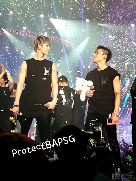 B.A.P • 밥베이비즈 on Twitter: "[PIC] B.A.P LIVE ON EARTH IN SEOUL Ending - Moon  &amp; Zelo 2 http://t.co/3vkmpDvYxl ©ProtectBAPSG" / Twitter