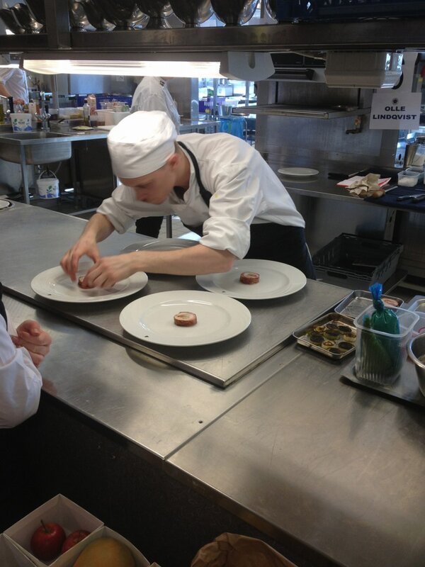 BackeusJohan's tweet image. Petitt lägger sin förätt!