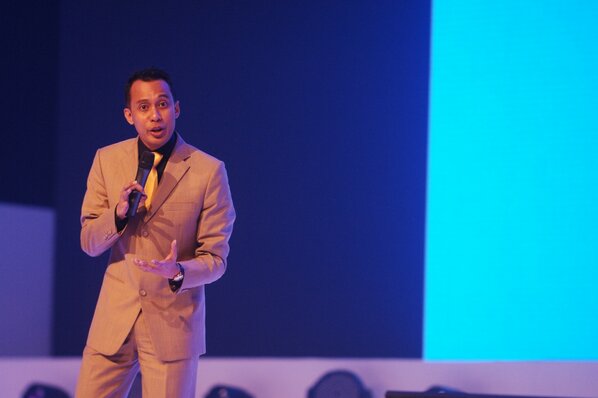 SafirSenduk's tweet photo. Oriflame Director Seminar 2013 - #DirSem2013 http://t.co/51DesEz32c