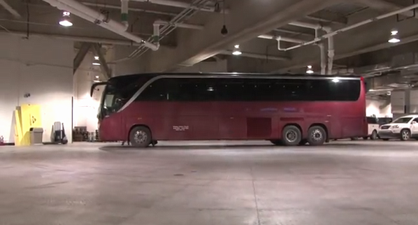 Bleacher5's tweet photo. Watch @KobeBryant,@DwyaneWade &amp; others talk to B/R about the Best #Bus Ride in the #NBA: http://t.co/oN2TJy65 #epic http://t.co/z4hzasqk