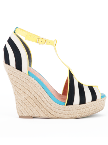 SeychellesShoes's tweet image. New shoes make everything better. @CoreyLynnCalter + Seychelles. #blackandwhite #STOPTRAFFIC