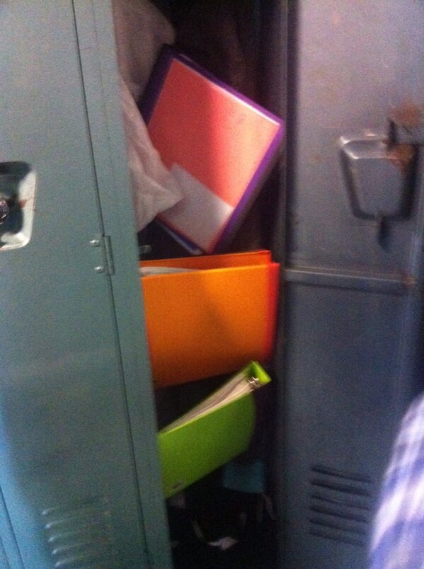 taylor_mclean's tweet image. How does this even happen? @EmileeGammon @MadisonKenneddy #lockerprobs