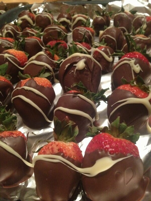 InteractCOMO's tweet image. These are @bigrobb_15 's chocolate covered strawberries!!