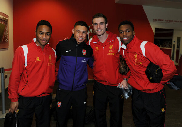 Alex_OxChambo's tweet photo. Good picture with the boys! #England http://t.co/0MbSPGuB