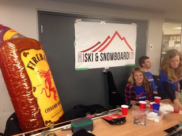 SWDMTL's tweet photo. SSMUSKI takes over bronfman for Thursday's 4a7 @ourmus @ssmuski #ssmuski #4a7 #networking http://t.co/BLRvJVTA