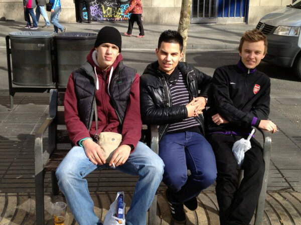 mev38's tweet photo. Met @crazyyindo en @__vitaly http://t.co/lhpekNqY