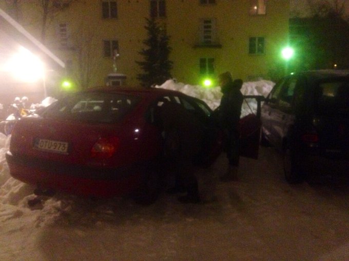 Mom parked the car. Then she took a non-planned shortcut trough a snow pile #greatdriver http://t.co<a href="/tag/greatdriver"class="tags"><span>#greatdriver</span></a>