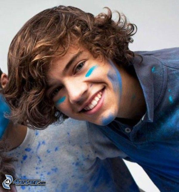 Roci____'s tweet photo. @Harry_Styles I'd tell you forever I admire you and I'm proud of you(I love your smile and your crazy and curly hair) http://t.co/Q7aqF8ZI