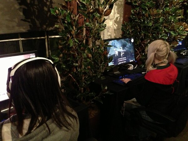 Forum Image: https://pbs.twimg.com/media/BDB_Fm0CAAA9Frk.jpg