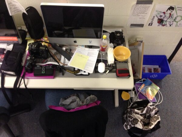 rabbitearz93's tweet image. I kind of can't handle my life right now. #messy #stressed #journalistproblems