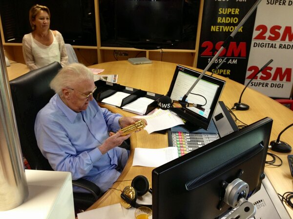 JamesDabPlus's tweet image. And lastly Lawsie wanted to checkout Kyle's "Golden Microphone".