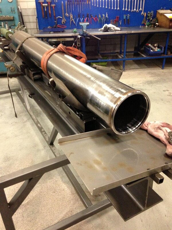 PERDOKBV's tweet image. #Perdok reviseert #hydrauliek #cilinders met een diameter van 600mm en een lengte van 3 meter!