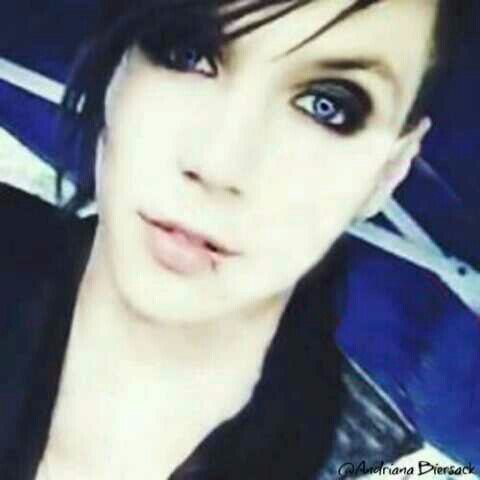 FansBiersack's tweet photo. #AndyBiersack :) http://t.co/Lz4Y6UZa