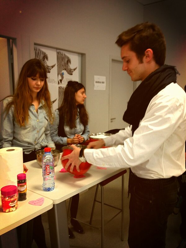 MCS2Events's tweet image. L&apos;atelier cupcake commence. Venez nombreux ! #cupcakeiseg