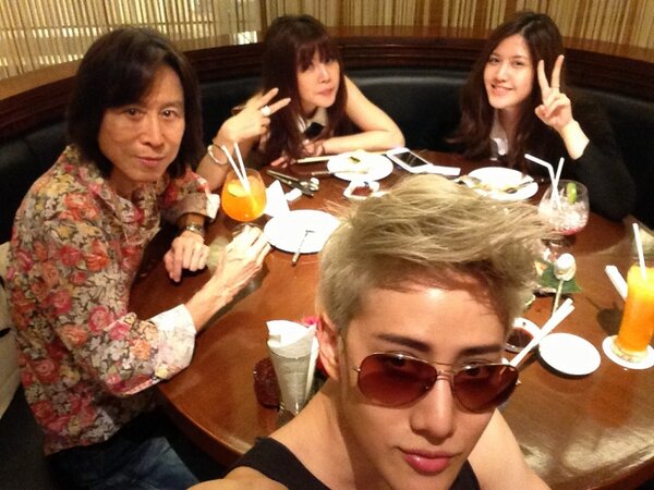 M1KEANGELO's tweet photo. ครอบครัวสุขสันวันวาเลนไทน์ http://t.co/1UWugwpC