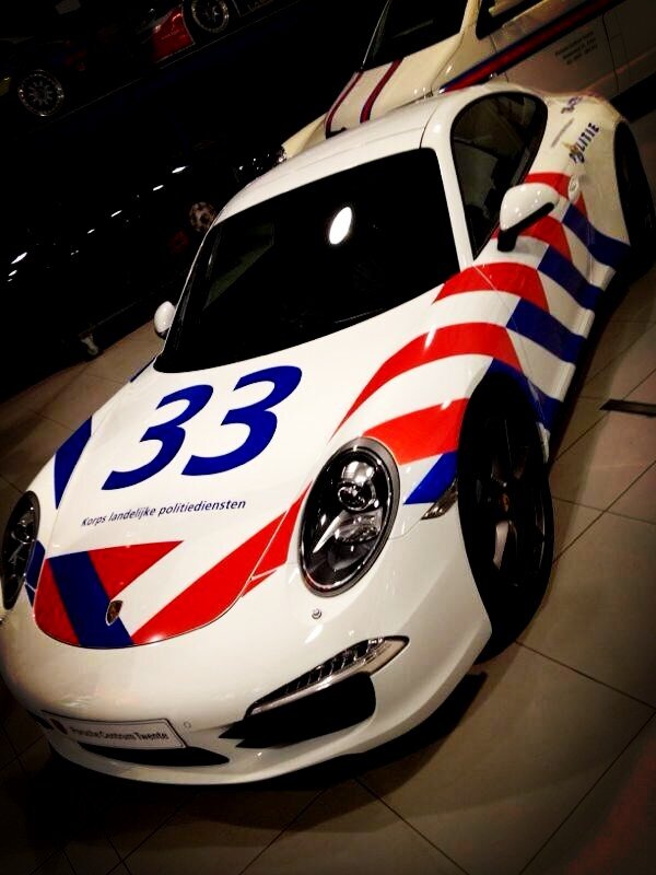 TonysQuote's tweet photo. Met 240 km/h van de weg gehaald worden door deze Porsche! Hoe gaaf is dat... #goedmaker
#PolitiePorsche http://t.co/KESETaPj