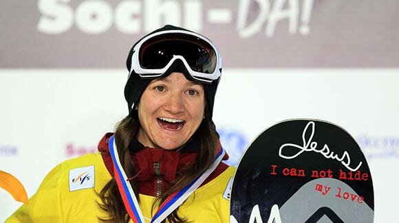 bit.ly/Yhoke6 | @ussnowboarding 's <a href="/KellyClark/">Kelly Clark</a> Dominates the FIS Snowboard World Cup Halfpipe in #Sochi