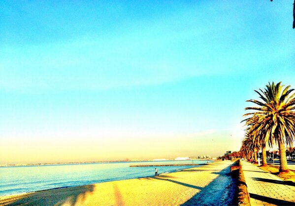 georgina_waters's tweet photo. Still summer #portmelbourne #beachroad http://t.co/k6dpcdnB