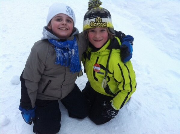 leendertvr's tweet photo. Mijn zoon en z'n wintersportmaatje http://t.co/f6ZXuiYK