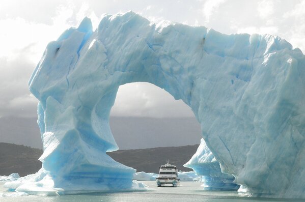 paradisewelcome's tweet image. Hielo de 60 metros de altura en Calafate, Patagonia.