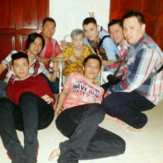Jasonyoez's tweet photo. Happy chinesse new year 2012 http://t.co/4tEEhUEQ