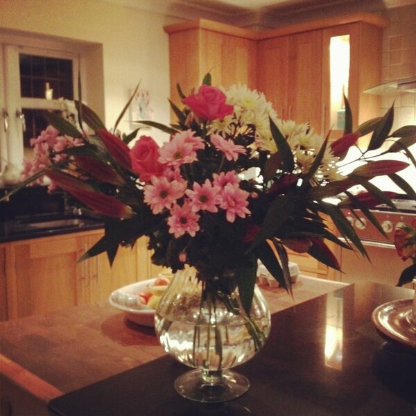 Livvy_M's tweet photo. Beautiful flowers from my lovely boyfriend :-) xxx http://t.co/3nM63dob