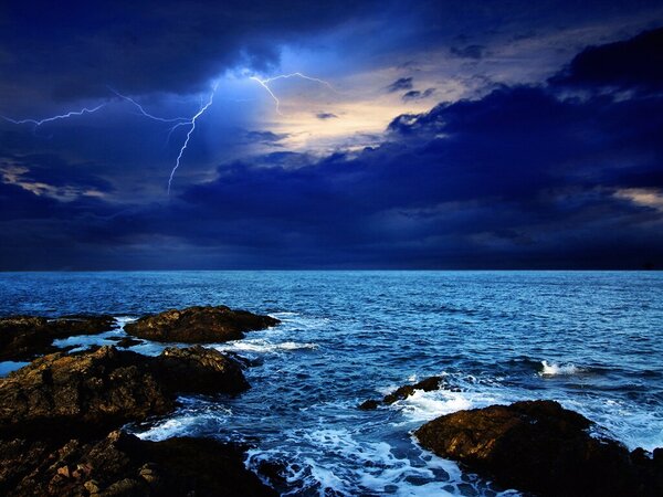 BCFpics's tweet photo. Bliksem http://t.co/eXiy2qe0