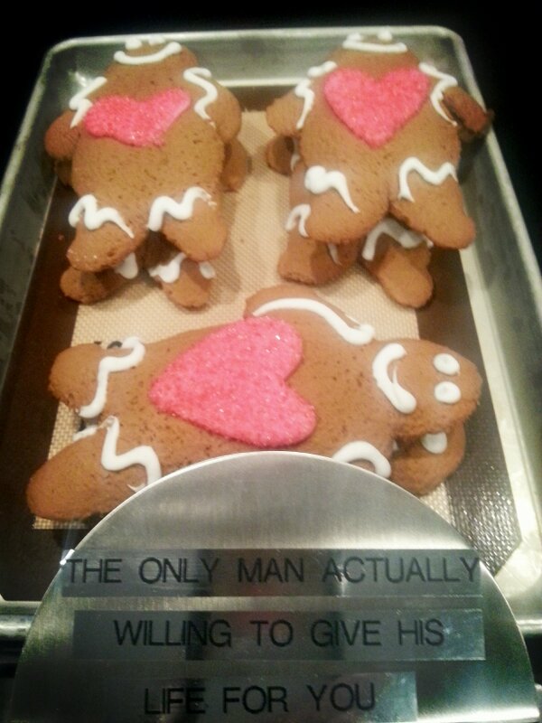 MOXXEE's tweet photo. Happy Valentine's!  Moxxee loves only you.  And there is one guy here with a big heart that is willing to prove it. http://t.co/QGGnCd7D